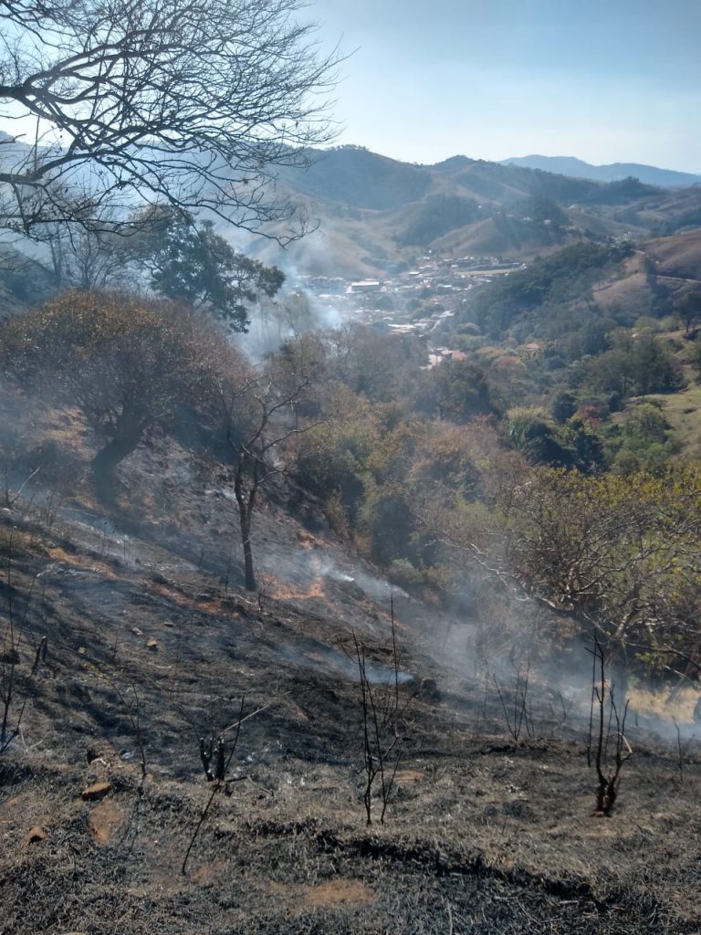 incendio 3 Bombeiros de SL combatem grande número de incêndios na região