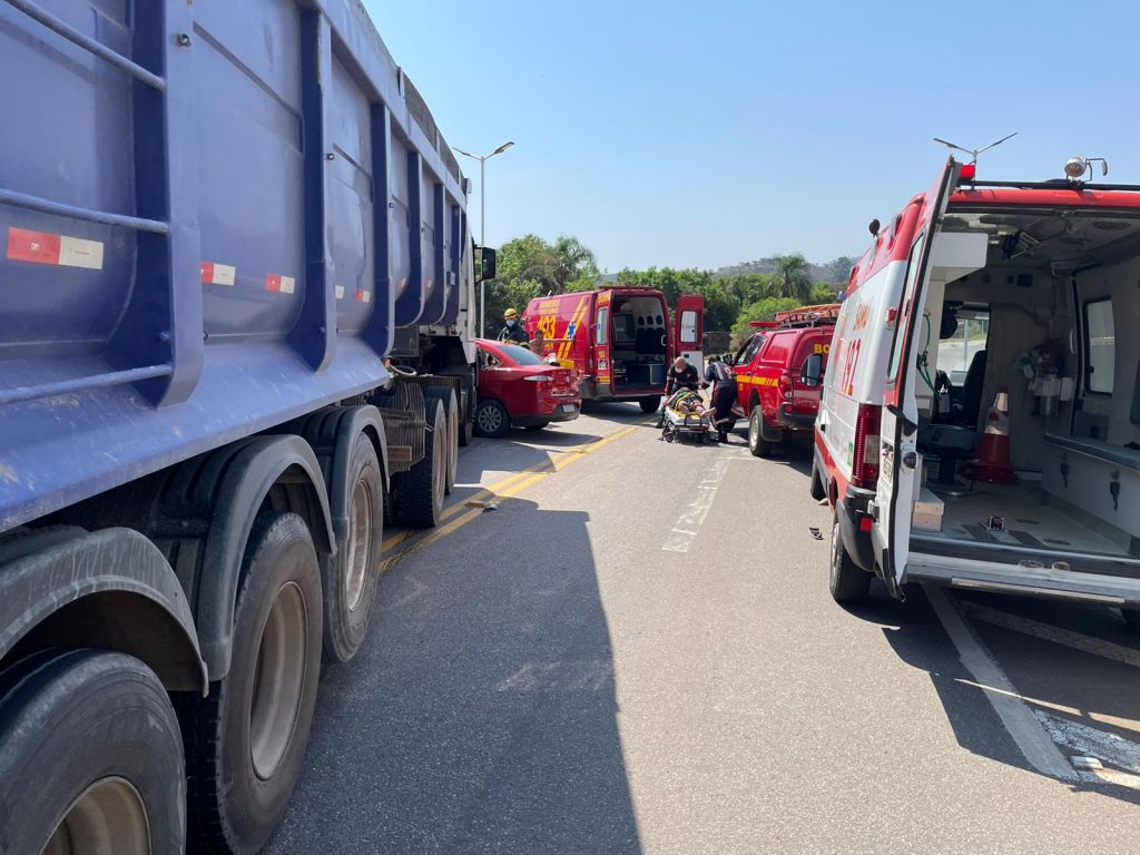 anel 2 Acidente entre carro e carreta deixa cinco feridos no anel rodoviário de SL