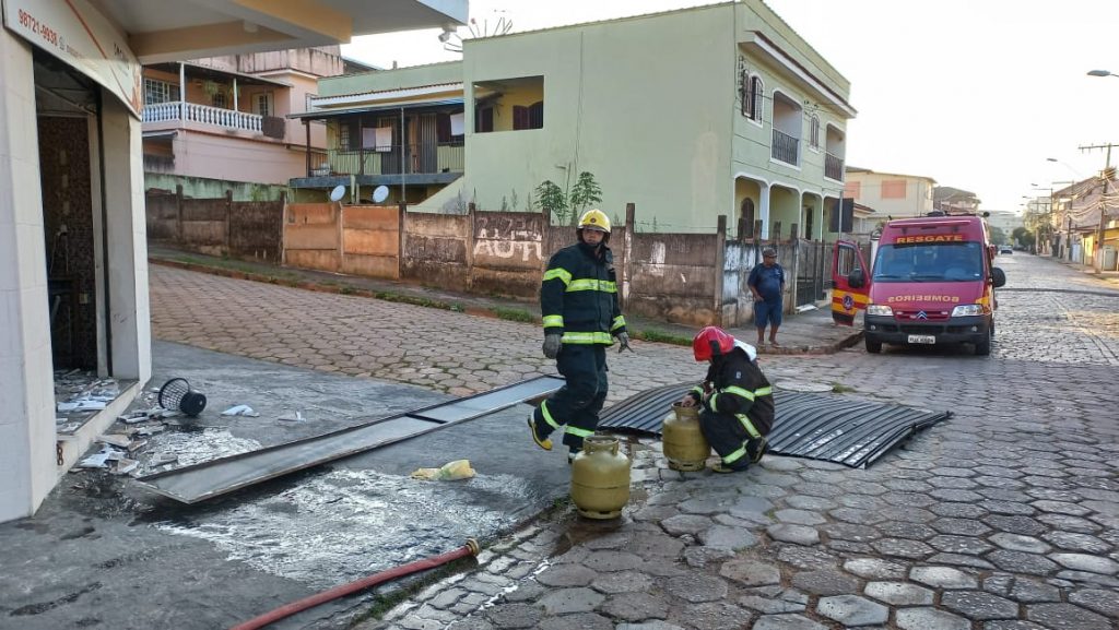 Botijão de gás explode na padaria em São Lourenço 1 padaria 2 Botijão de gás explode na padaria em São Lourenço