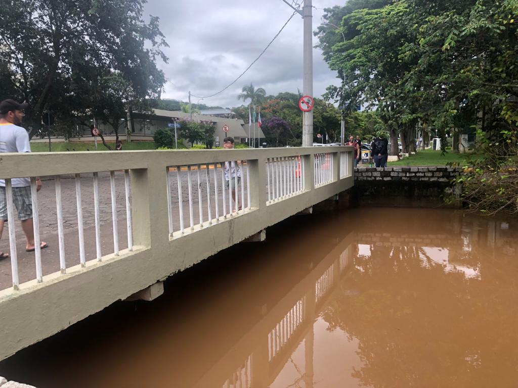 capa rio Chuvas dos últimos dias em São Lourenço e região elevaram o nível do Rio Verde e afluentes
