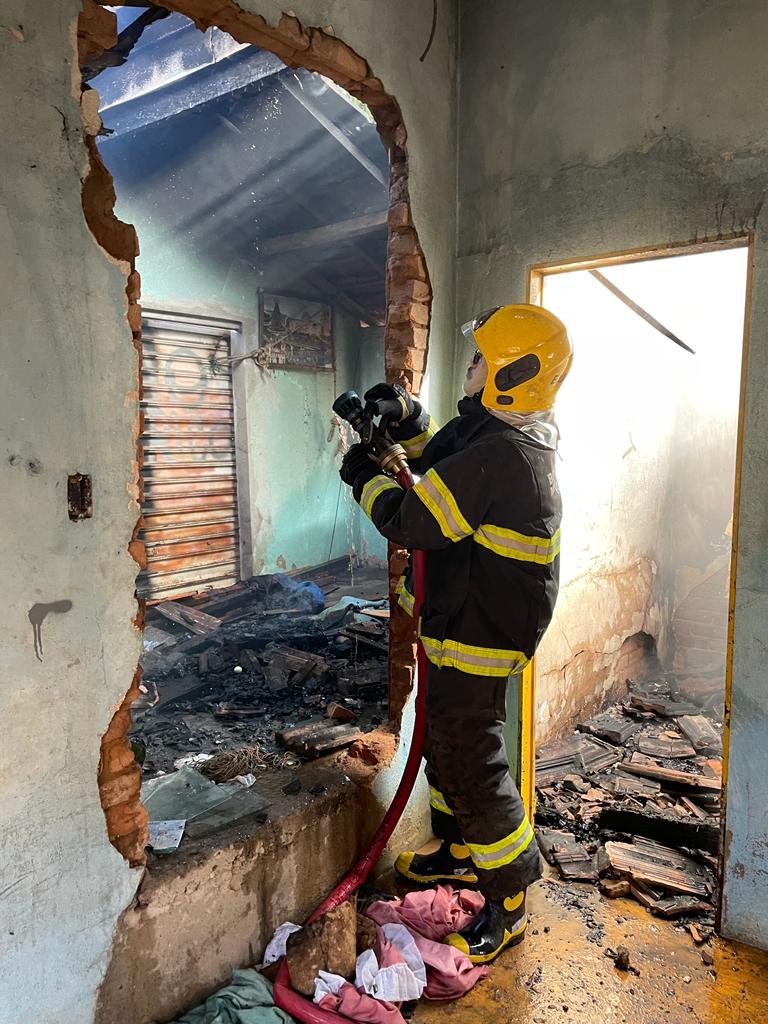 WhatsApp Image 2022 04 29 at 18.28.17 1 Corpo de Bombeiros atende incêndio em residência no bairro Nossa Senhora de Lourdes