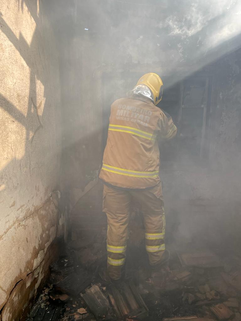 WhatsApp Image 2022 04 29 at 18.28.17 2 Corpo de Bombeiros atende incêndio em residência no bairro Nossa Senhora de Lourdes