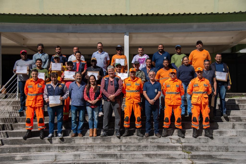 WhatsApp Image 2022 05 05 at 19.38.06 2 Corpo de Bombeiros Militar de São Lourenço realiza curso de brigada florestal para integrantes dos COMPDECs de Baependi e Caxambu