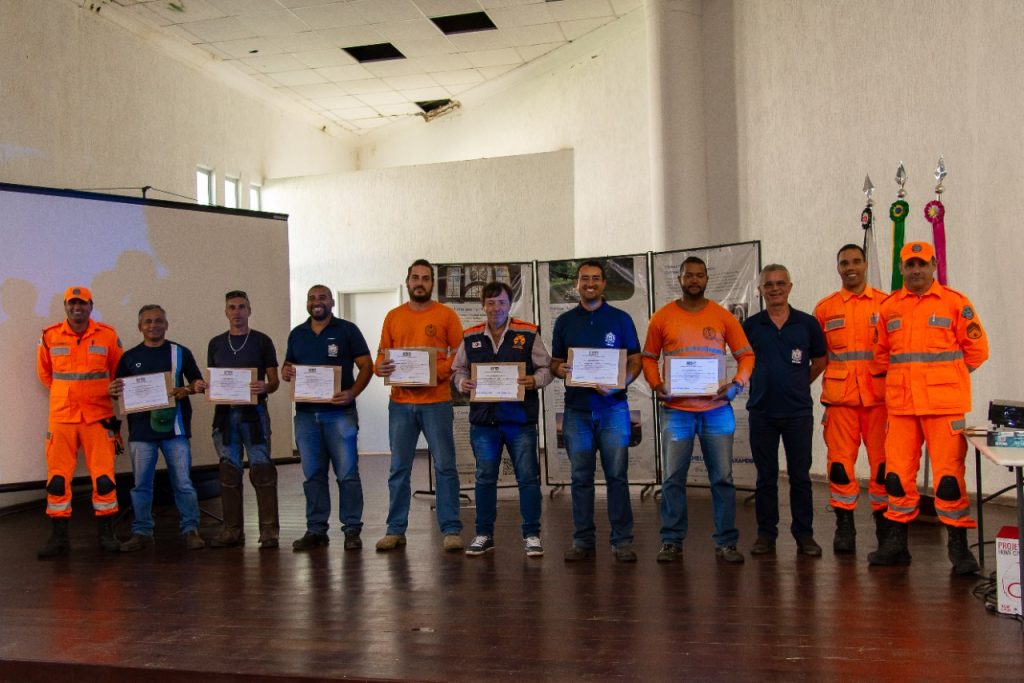 Corpo de Bombeiros Militar de São Lourenço realiza curso de brigada florestal para integrantes dos COMPDECs de Baependi e Caxambu 4 WhatsApp Image 2022 05 05 at 19.38.06 3 Corpo de Bombeiros Militar de São Lourenço realiza curso de brigada florestal para integrantes dos COMPDECs de Baependi e Caxambu