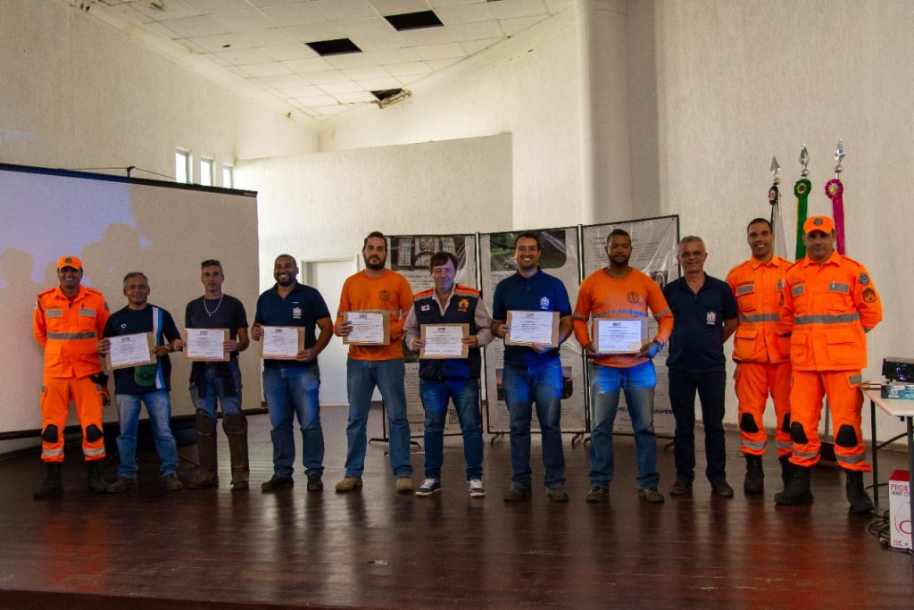 WhatsApp Image 2022 05 05 at 19.38.06 3 Corpo de Bombeiros Militar de São Lourenço realiza curso de brigada florestal para integrantes dos COMPDECs de Baependi e Caxambu