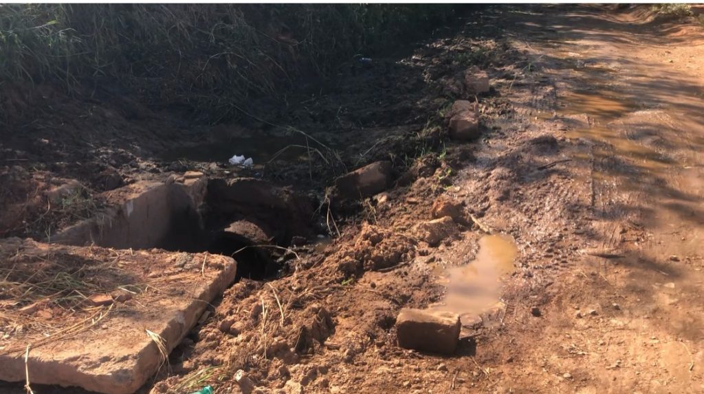 buraco caxambu Prefeitura de Caxambu deixa buraco enorme na estrada dos peregrinos
