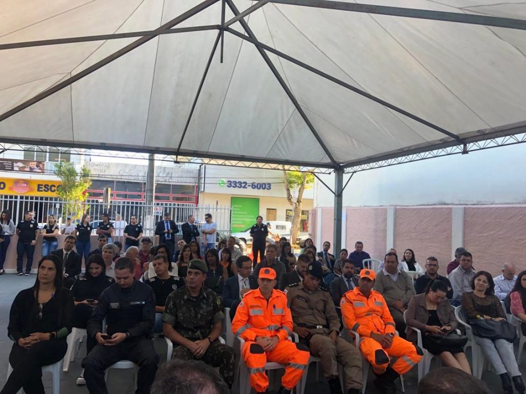 publico presente Vídeos da inauguração da DEAM de São Lourenço