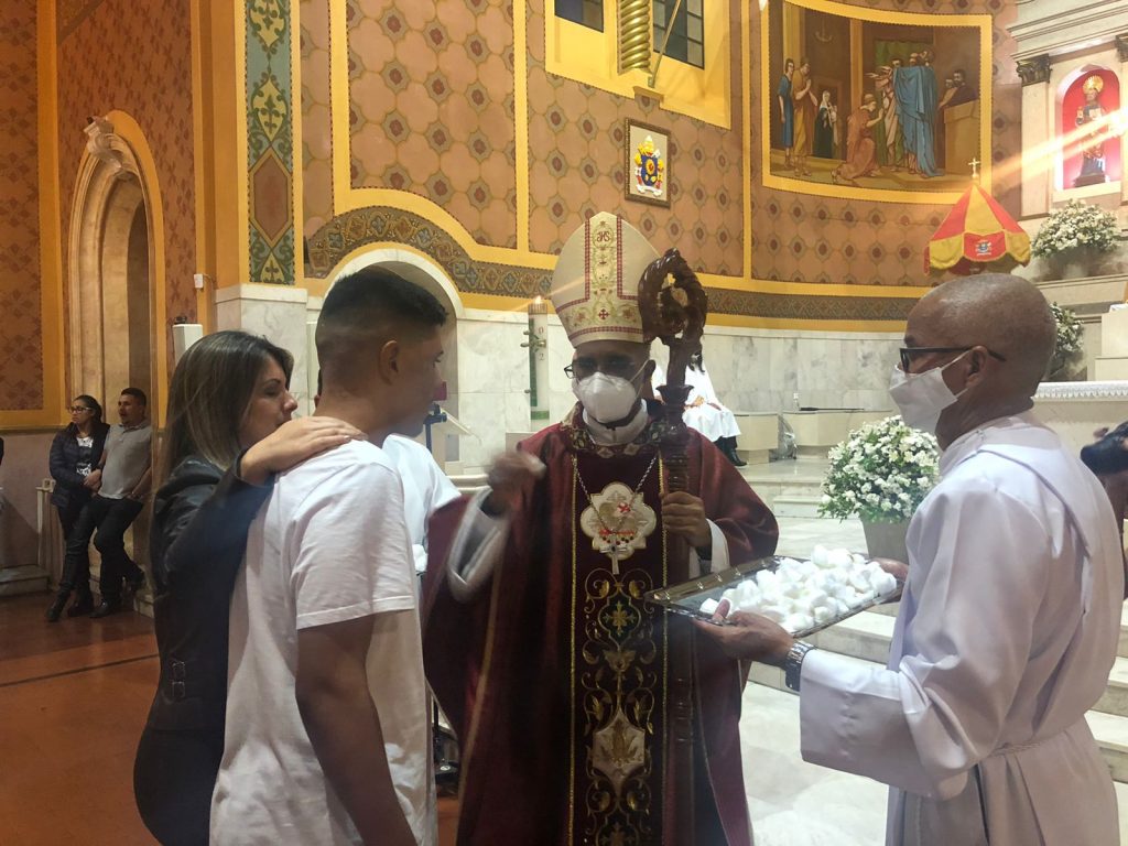144 jovens foram crismados hoje em São Lourenço 1 WhatsApp Image 2022 06 01 at 21.27.06 144 jovens foram crismados hoje em São Lourenço