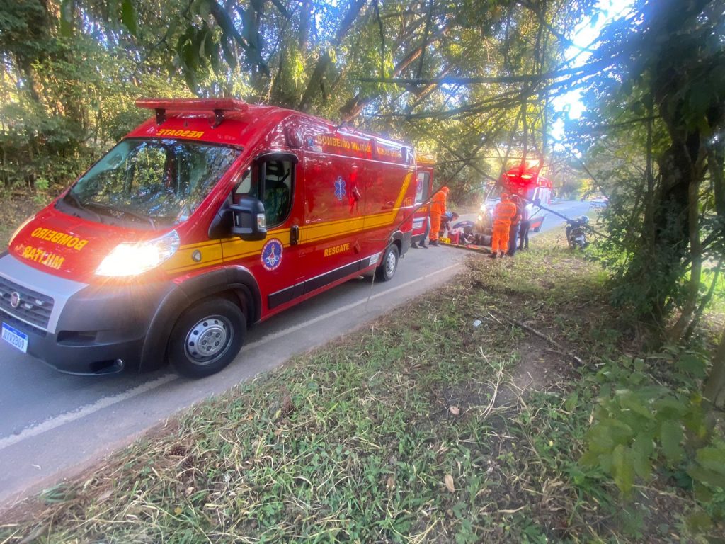 WhatsApp Image 2022 06 06 at 09.44.02 2 Bombeiros atendem queda de motociclista na BR 460 em Pouso Alto