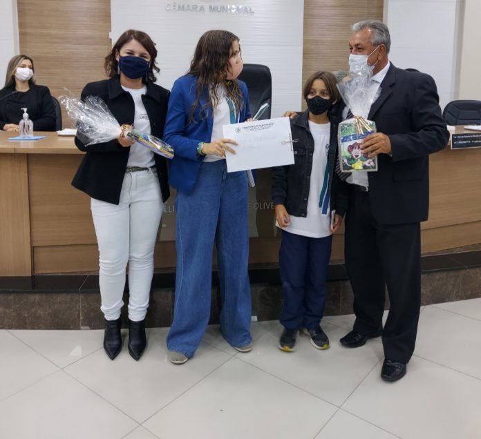 camara Câmara dá posse aos vereadores mirins de São Lourenço e inaugura exposição sobre a pandemia