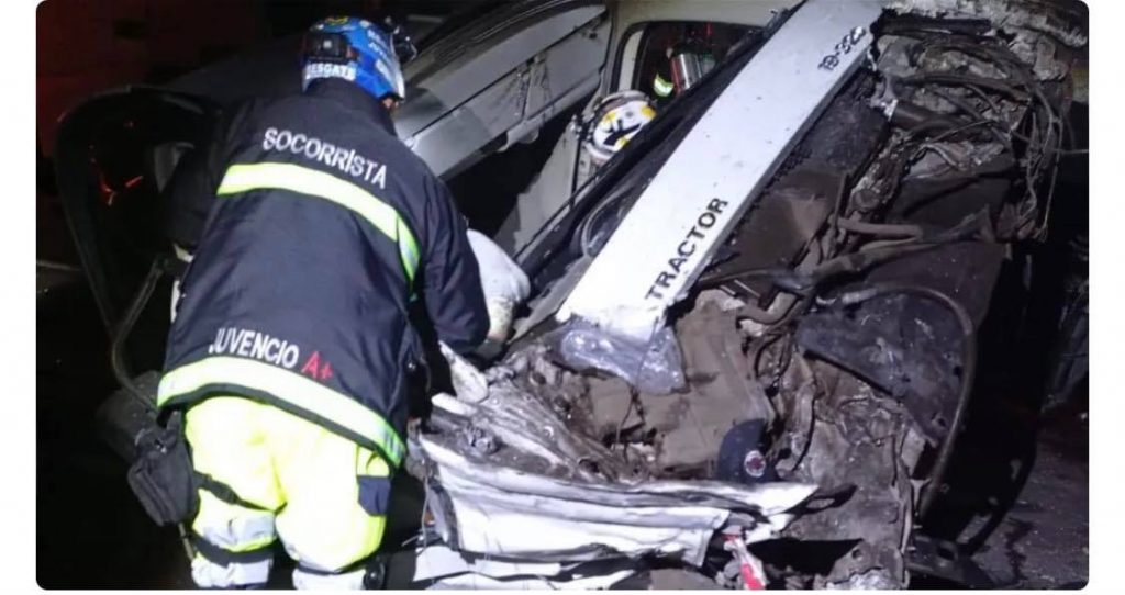 engavetamento Engavetamento de quatro carretas mata uma pessoa na BR 381, Fernão Dias