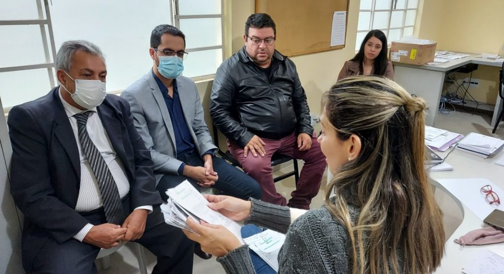 saude Vereadores pedem melhorias no atendimento do hospital, divulgação de filas de exames e linha telefônica na Secretaria de Saúde