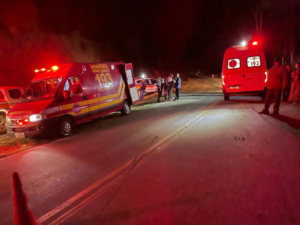 ac 2 Ônibus perde o controle e invade residência em Cristina