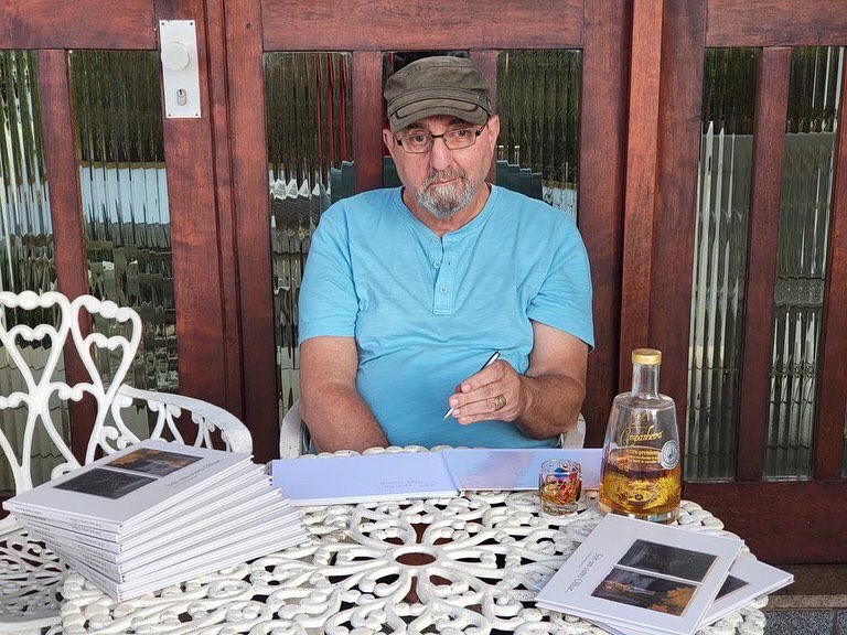 toninho Antônio Nacle Gannam lança seu segundo livro : Sob um outro Olhar...