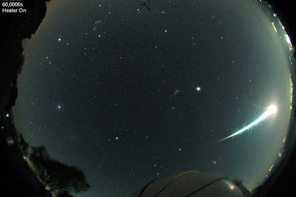 meteoro O clarão no céu hoje de madrugada, provavelmente foi meteoro!