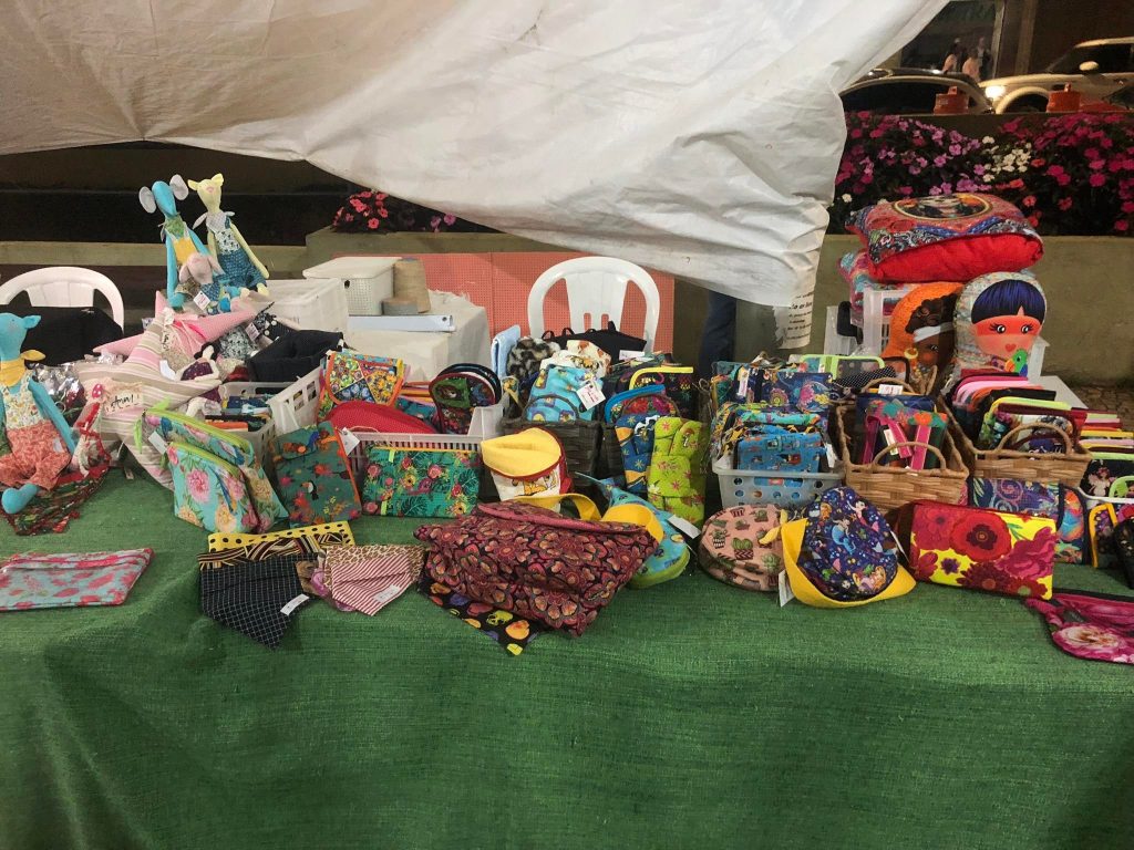 maricota Feira de artesanato colore e encanta no Calçadão 2