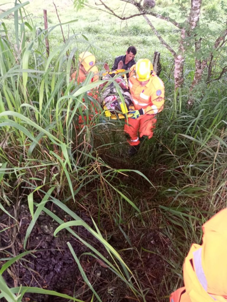 acidente 1 Bombeiros de São Lourenço atendem acidente na BR 460