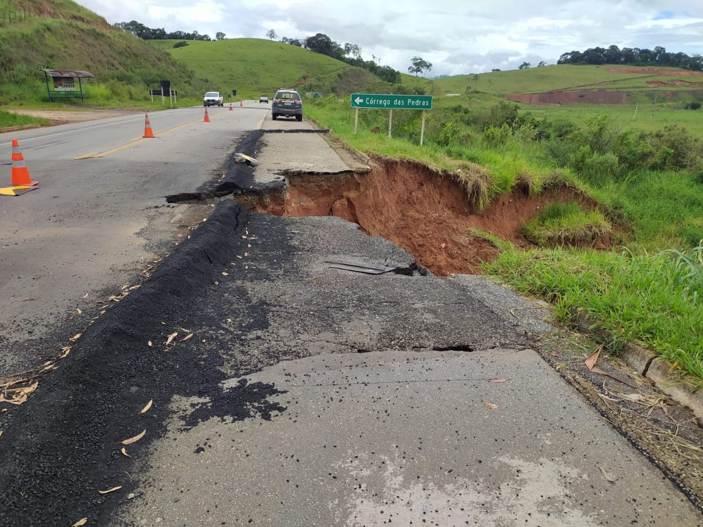Erosão na BR-459 poderá bloquear estrada entre Pouso Alegre e Poços 1 congonhal Erosão na BR-459 poderá bloquear estrada entre Pouso Alegre e Poços