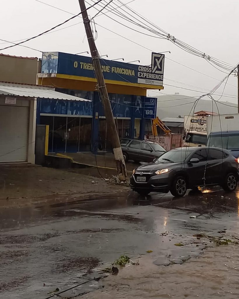 temporal 5 Temporal derruba diversas árvores, alaga ruas e causa muito transtorno em São Lourenço