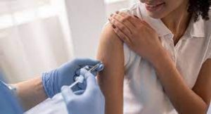 vacina Vacina Bivalente já está disponível para maiores de 18 anos em SL