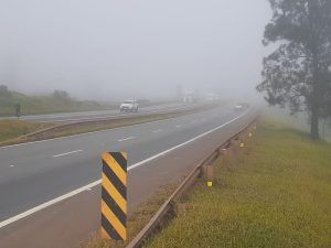 fernao neblina Atenção redobrada nas estradas, a importância da direção segura nas estações mais frias do ano