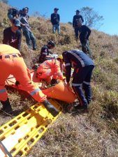 bom 2 Corpo de Bombeiros atende acidente com piloto de paraglider