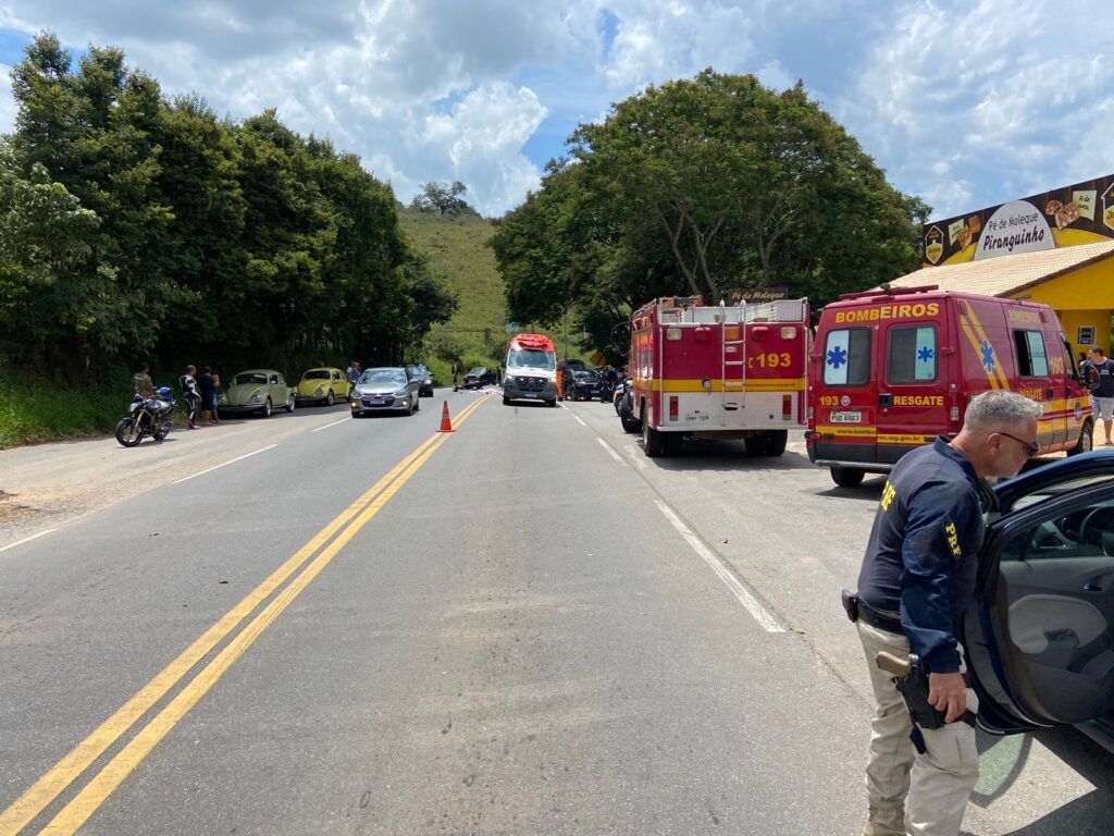 f4c1c925 ced2 49d7 b3b5 9de56961f488 Acidente entre moto e carro em Pouso Alto com vítima fatal