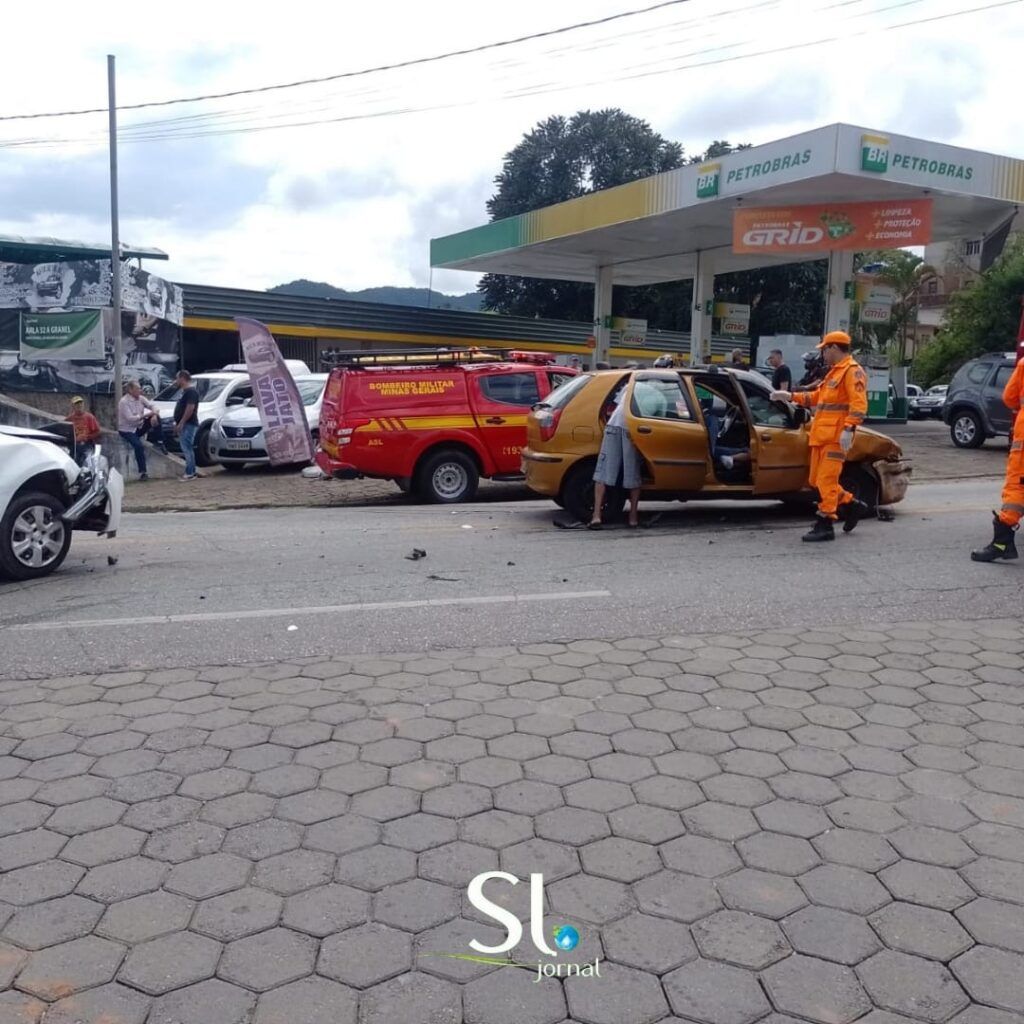 Acidente entre veículos próximo à rodoviária de São Lourenço mobiliza equipes de Resgate 2 10d4c6fc e4d9 4c81 990d cc08c0037297 Acidente entre veículos próximo à rodoviária de São Lourenço mobiliza equipes de Resgate