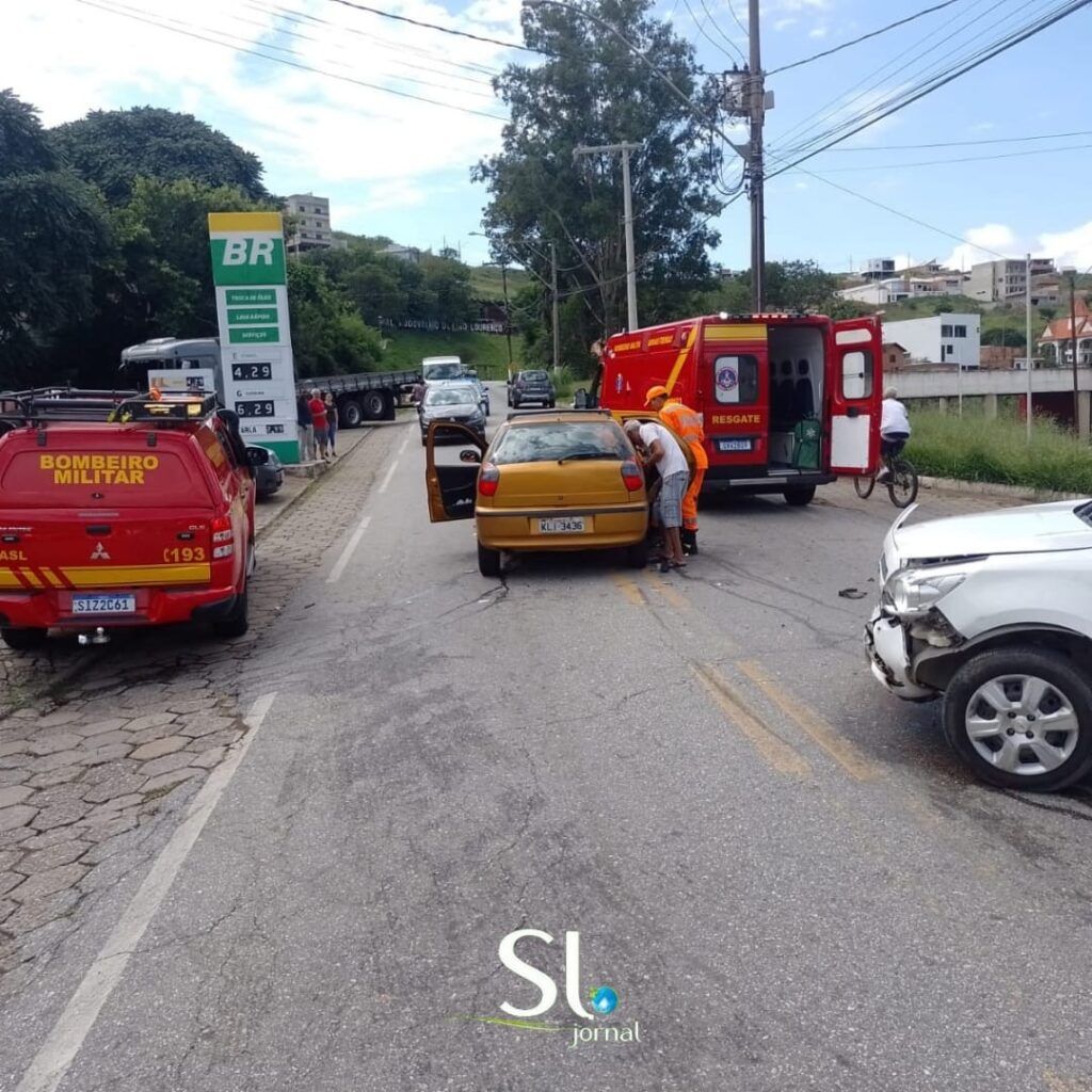 Acidente entre veículos próximo à rodoviária de São Lourenço mobiliza equipes de Resgate 1 86283fb5 475c 4316 84d6 9464c26390c6 Acidente entre veículos próximo à rodoviária de São Lourenço mobiliza equipes de Resgate