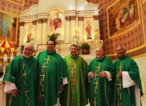 WhatsApp Image 2025 01 27 at 19.00.46 Novos Padres da Paróquia São Lourenço Mártir são acolhidos em Missa Solene