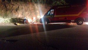WhatsApp Image 2025 03 02 at 23.32.24 Motocicleta com duas pessoas cai na BR-354, em Pouso Alto, e mobiliza bombeiros