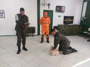 Imagem do WhatsApp de 2025 07 22 as 09.41.00 e5af8416 Corpo de bombeiros realiza treinamento de primeiros socorros com atiradores do tiro de guerra de São Lourenço
