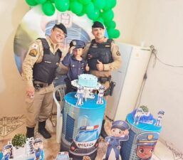 WhatsApp Image 2025 09 16 at 17.20.50 Polícia Militar realiza surpresa emocionante em aniversário de garoto em Carvalhos