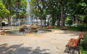 WhatsApp Image 2026 01 14 at 08.59.19 Prefeitura de Caxambu instala novos bancos em praças em projeto de revitalização urbana