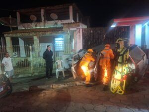 WhatsApp Image 2026 04 27 at 00.08.48 Colisão contra muro de residência deixa dois feridos em São Lourenço