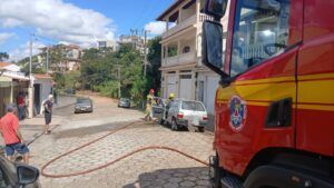 WhatsApp Image 2026 05 07 at 13.48.56 Incêndio em veículo mobiliza Corpo de Bombeiros em São Lourenço