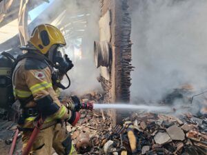 WhatsApp Image 2026 06 21 at 15.47.34 Incêndio de grandes proporções atinge duas empresas em Baependi