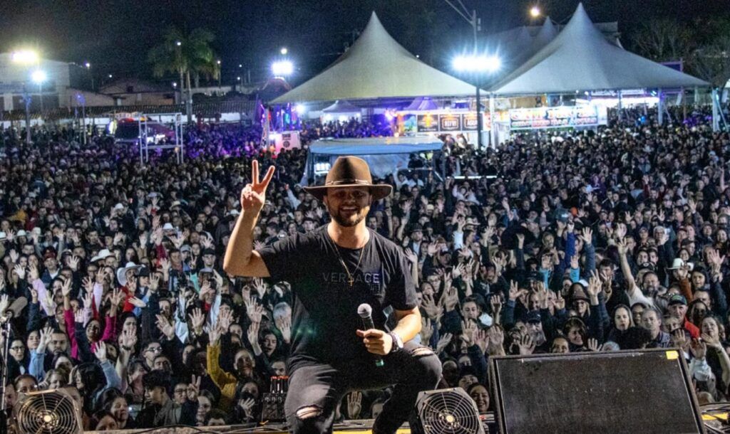 Cantor Neto com o publico