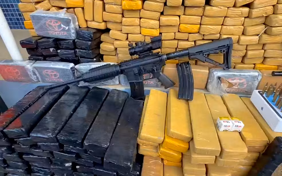 PRF apreende mais de 540 kg de drogas, armas e cinco motos roubadas no Sul de Minas 2 prf2 PRF apreende mais de 540 kg de drogas, armas e cinco motos roubadas no Sul de Minas