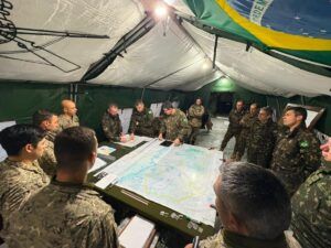 transferir aaa Exercício conjunto prepara militares do Exército Brasileiro para missões de paz