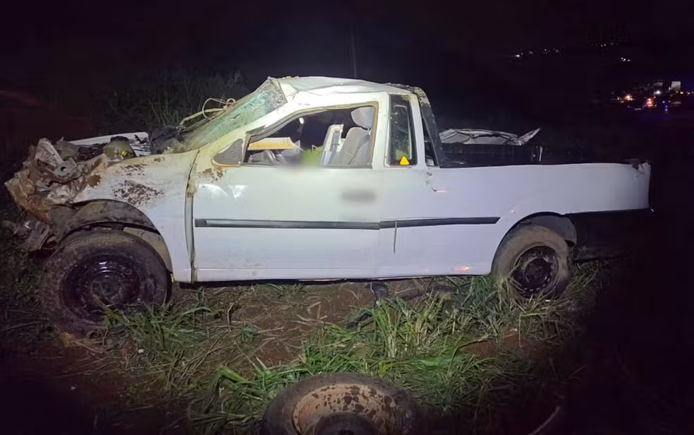 mg167 Homem morre e adolescente fica ferido em acidente com caminhonete na MG-167, em Varginha