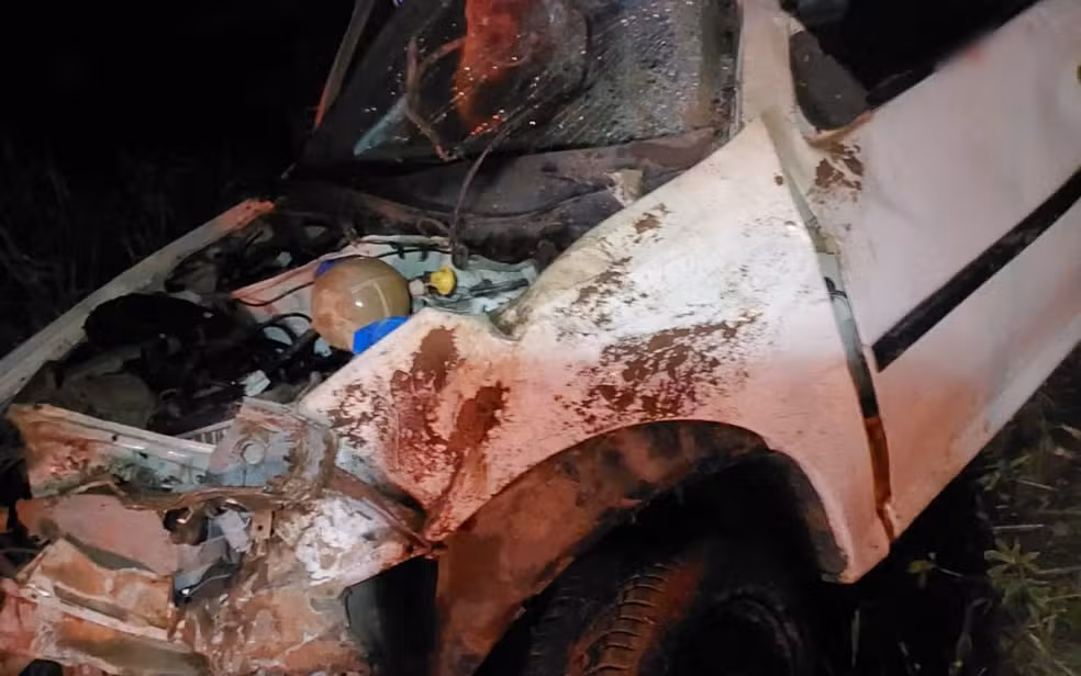 morre mg Homem morre e adolescente fica ferido em acidente com caminhonete na MG-167, em Varginha