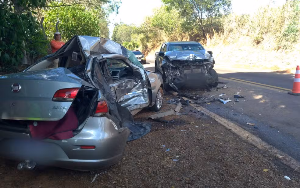 whatsapp image 2026 09 02 at 15.17.29 Quatro familiares morrem após carro bater de lado com caminhonete na MGC-369, em Campos Gerais